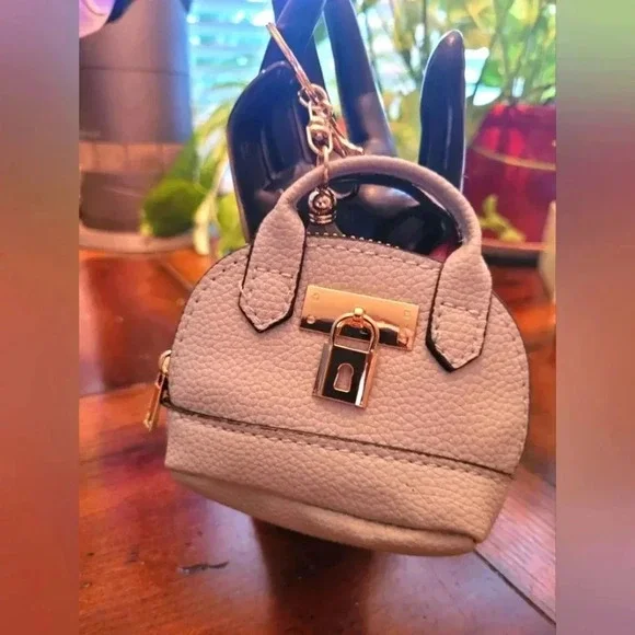 Miniature handbag charms You get one - Picture 3 of 15